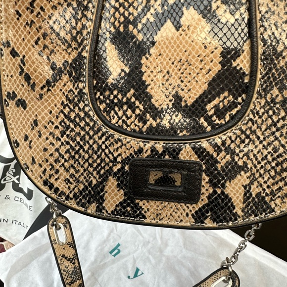 Hype Shoulder Bag - Picture 4 of 9